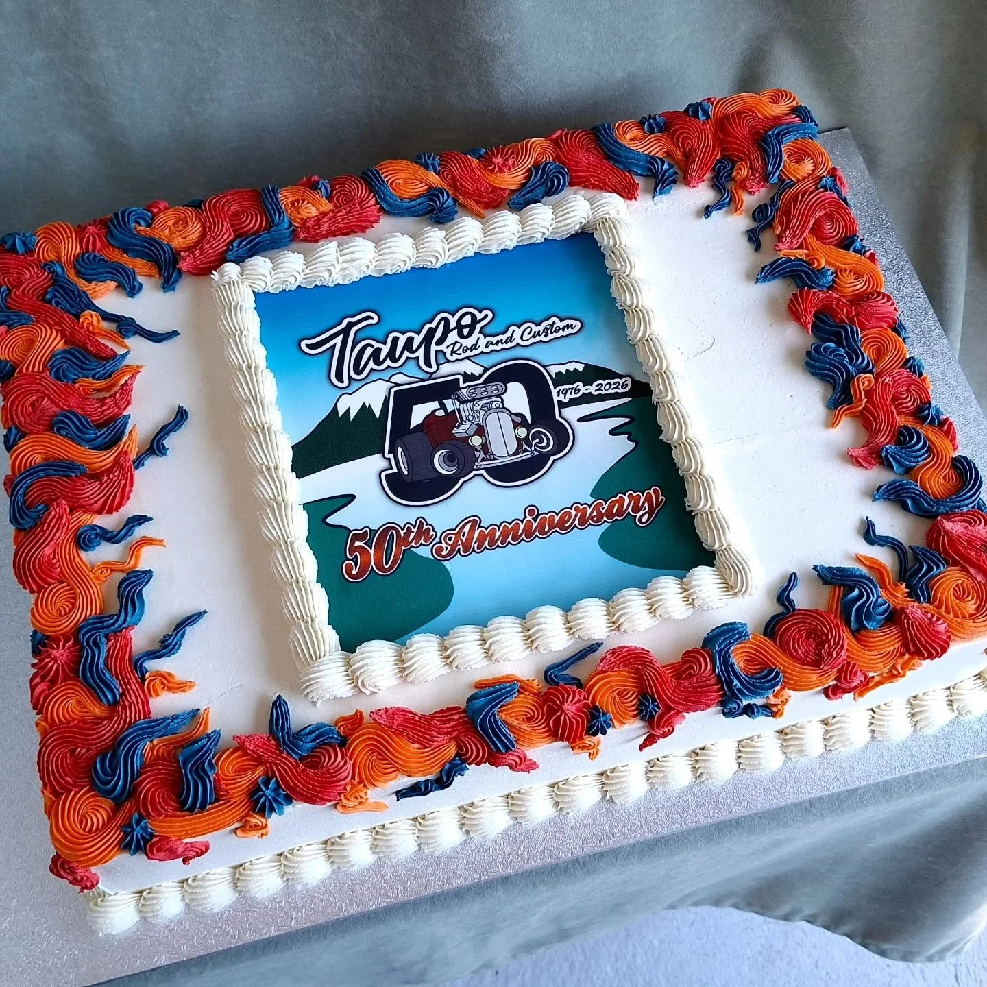 This was a BIG cake! Celebrating the 50th anniversary of Taupo Rod and Custom 🥳  I incorporated their club colours into the flames around the outside ❤️🧡💙

#taupocakes #rectanglecake #anniversarycake