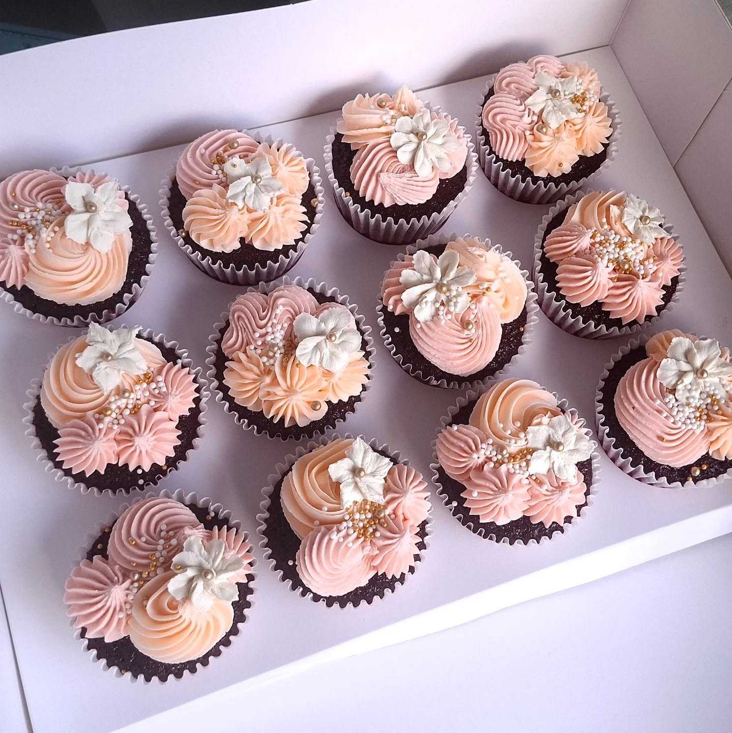 Some midweek cupcakes for a farewell 🤍🧡🩷

#taupocupcakes #cupcakes #prettycupcakes #taupocakes