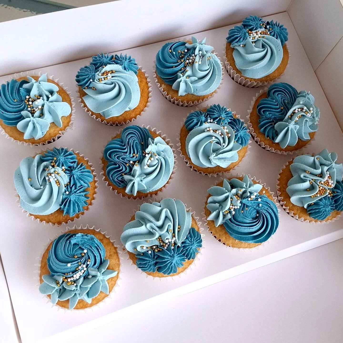 Cupcakes to celebrate a 90th 🤍🩵💙

#cupcakes #taupocupcakes #cupcakestaupo #prettycupcakes
