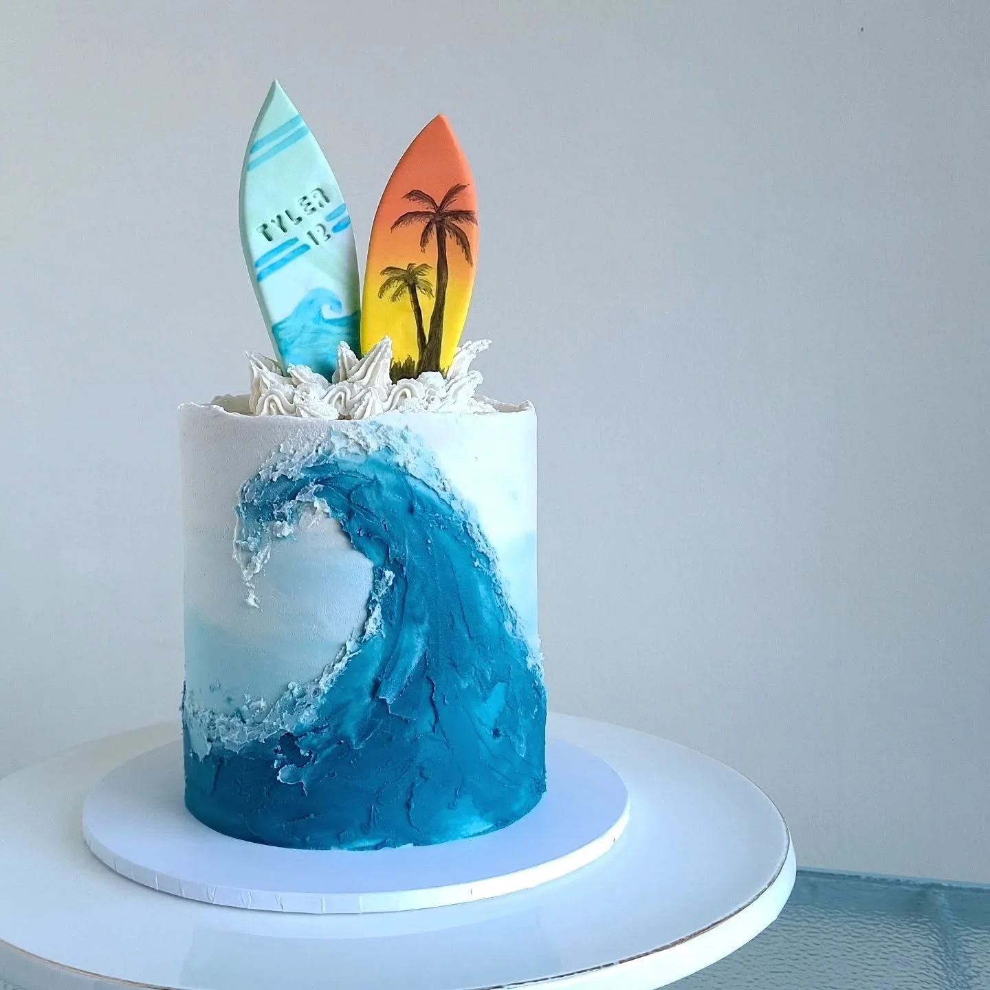 A surfing themed cake for Tyler 🌊💛

#surfingcake #birthdaycakestaupo #birthdaycake 
#taupocakes