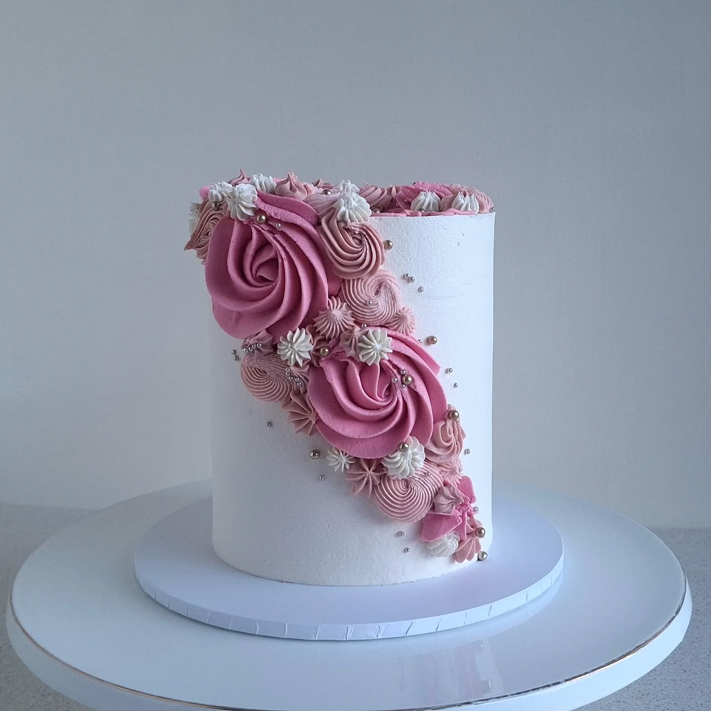 One of my classic cake styles from way back, still going strong 💗💕

#taupocakes #birthdaycakestaupo #birthdaycakes #cakestaupo #cakesnz