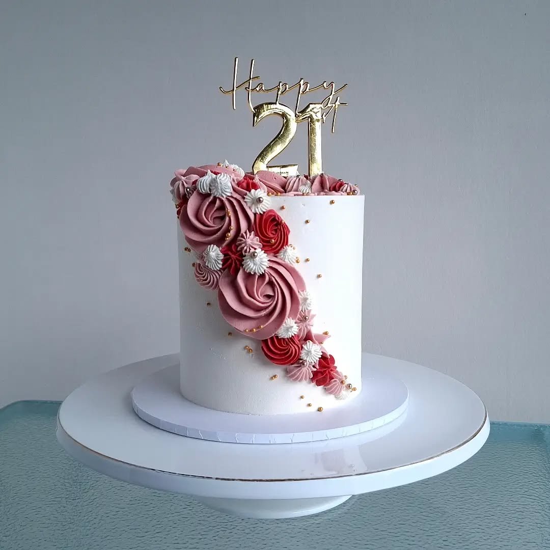 T w e n t y -  O n e ❤️💕🩷

#taupocakes #21stcake  #21stcakestaupo