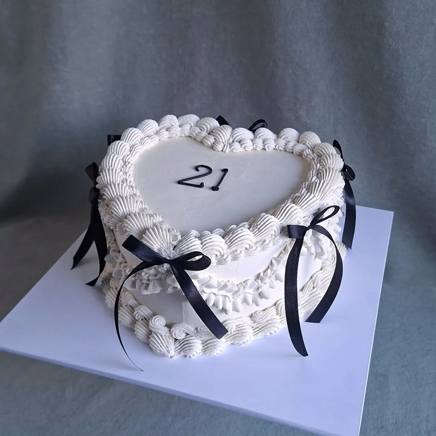 Heart cakes are still popular! 🤍🩷🩵💚

#heartcakes #taupocakes #birthdaycakes #birthdaycakestaupo #vintageheartcakes