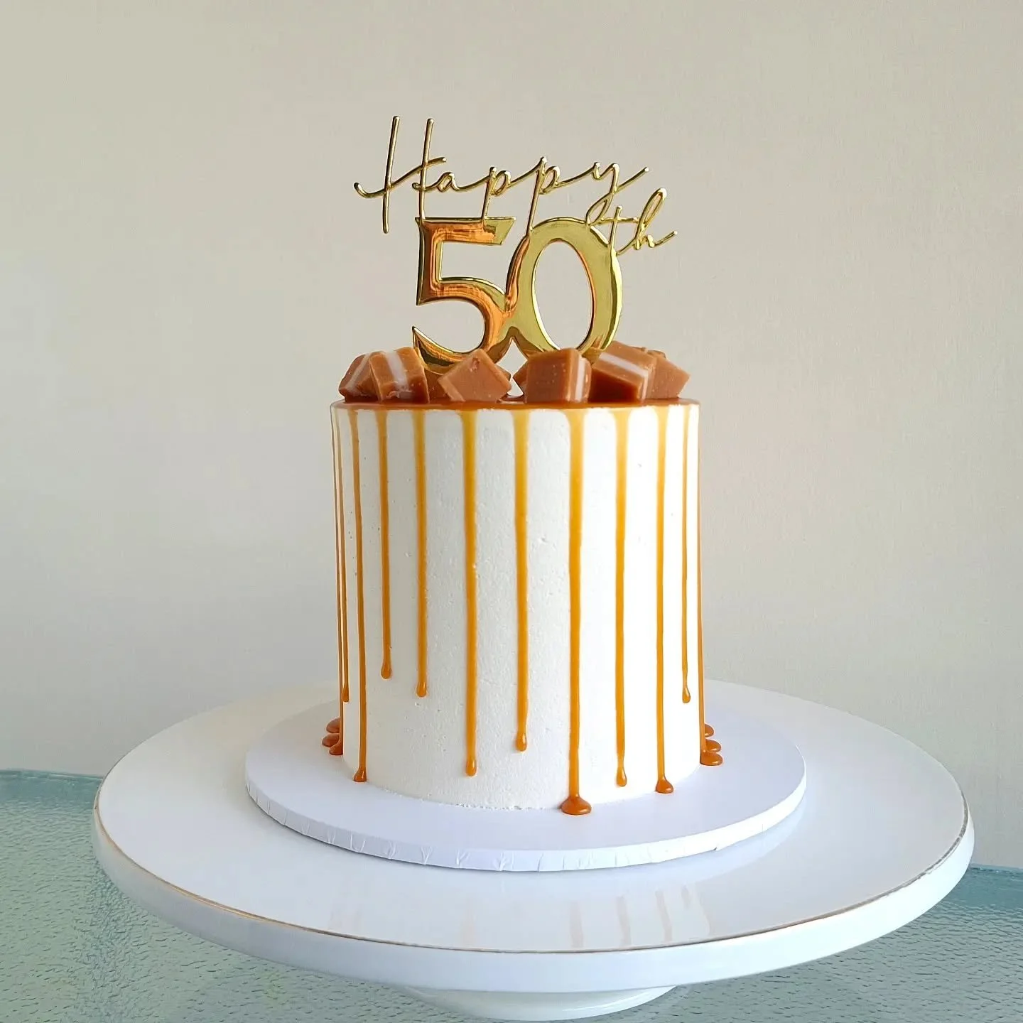 For a lover of jersey caramels 🤎

> Egg free Whittakers dark chocolate mudcake with vanilla buttercream and caramel drip

#carameldripcake #50thcake #taupocakes #birthdaycakes