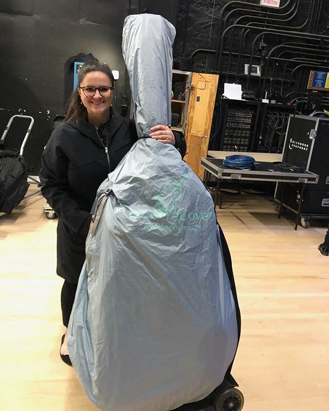 Backstage with my ContraCover @rvasymphony. Fits right in and was perfect for the rainy and damp trip back to the parking garage. Get yours now with FREE SHIPPING u til 2/14❤
.
.
#contracover #contrabass #doublebass #stringbass #gearhead #freelancer 