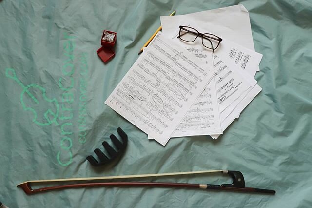 Bassist essentials: bow, rosin, pencil, music, glasses, mute, and #ContraCover. 🎻
.
What are your essential tools for a successful gig or practice session? Comment below!👇
.
.
#contracover #contrabass #doublebass #stringbass #gearhead #freelancer #