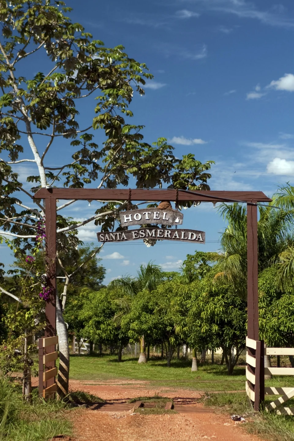 577666b7e415ebe96e7f3ec5a3f0d2f80748ae00b4425_htl_sta_esmeralda_portal_entrada_20100413_0002.jpg