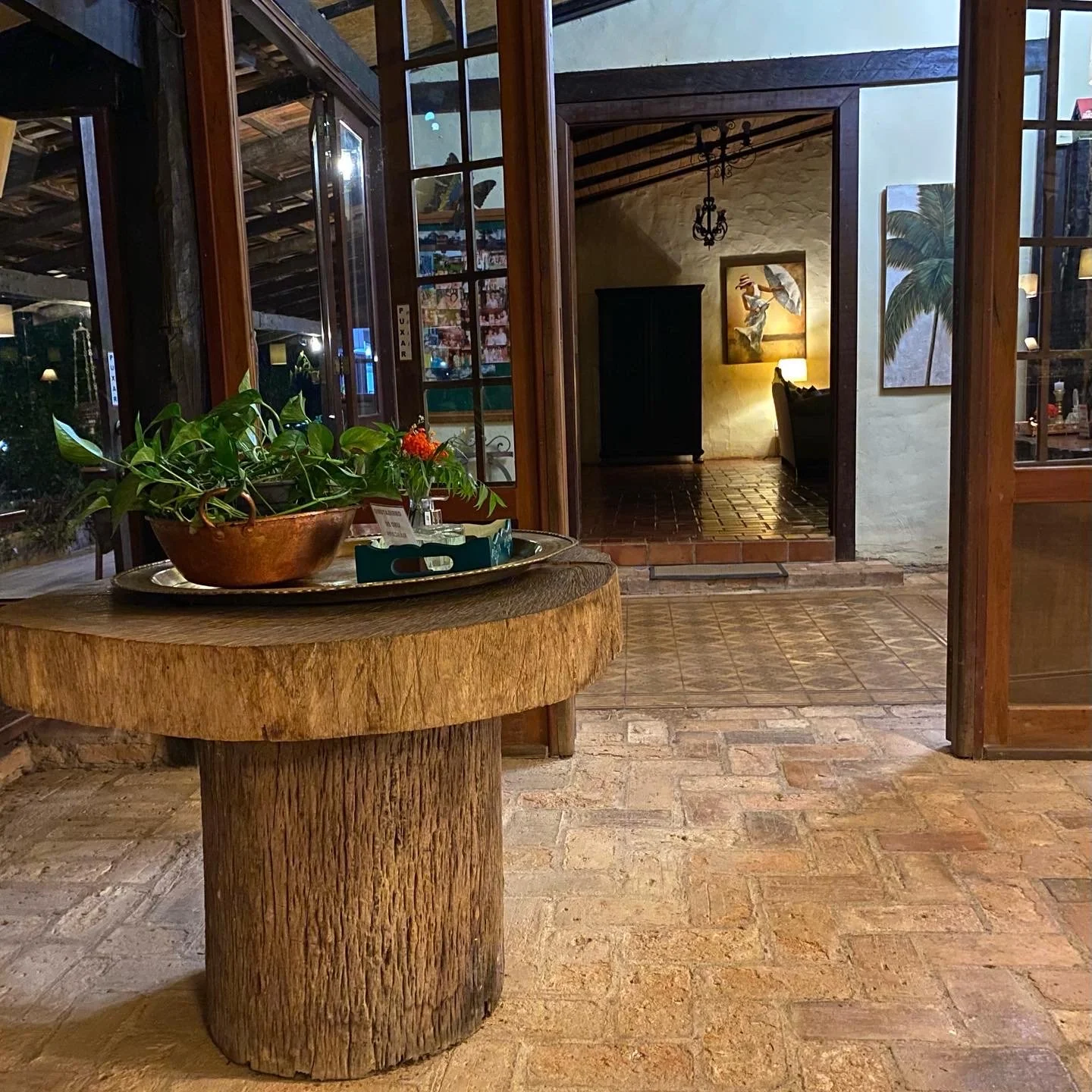 ENTRADA RESTAURANTE.JPG