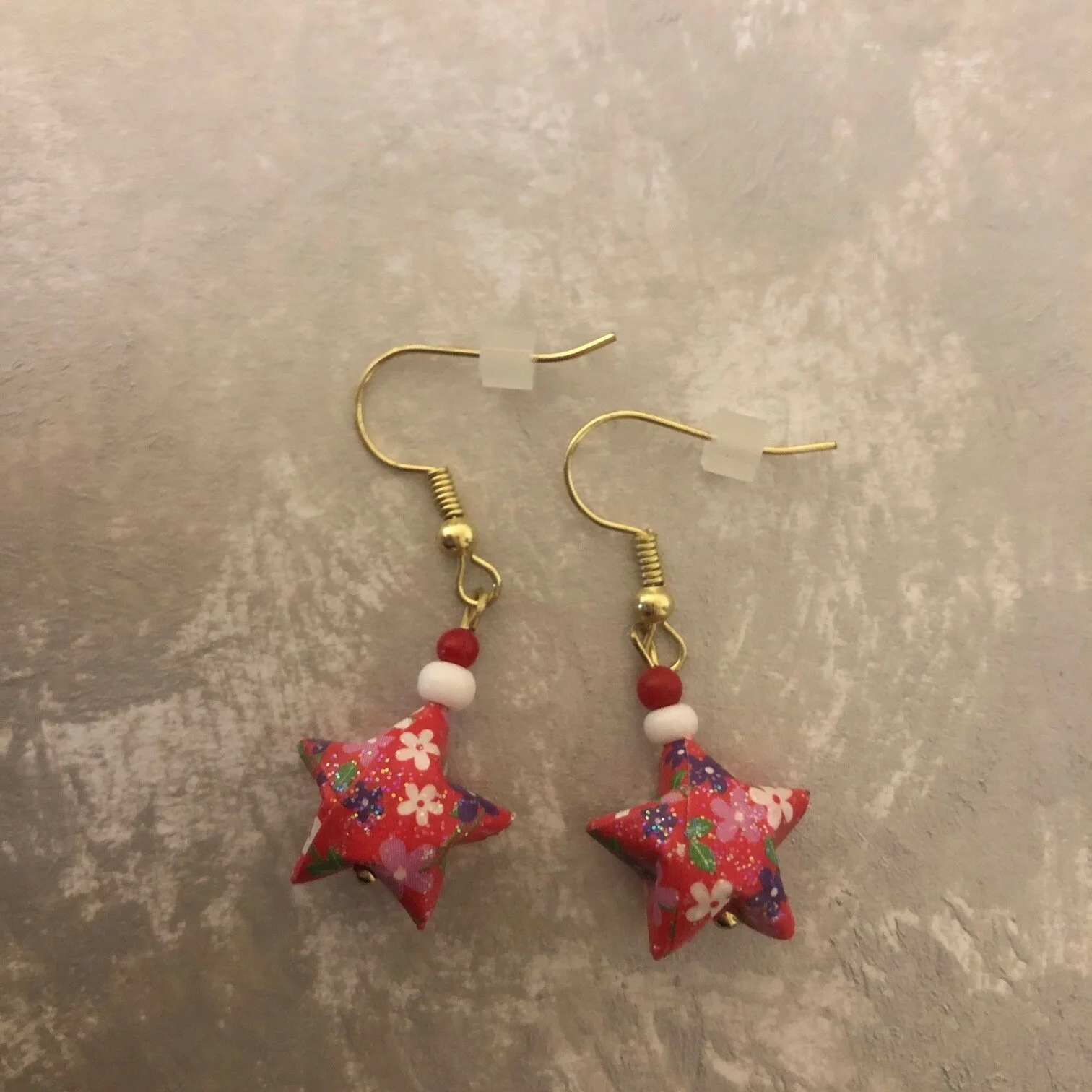 Red star earrings a.jpg