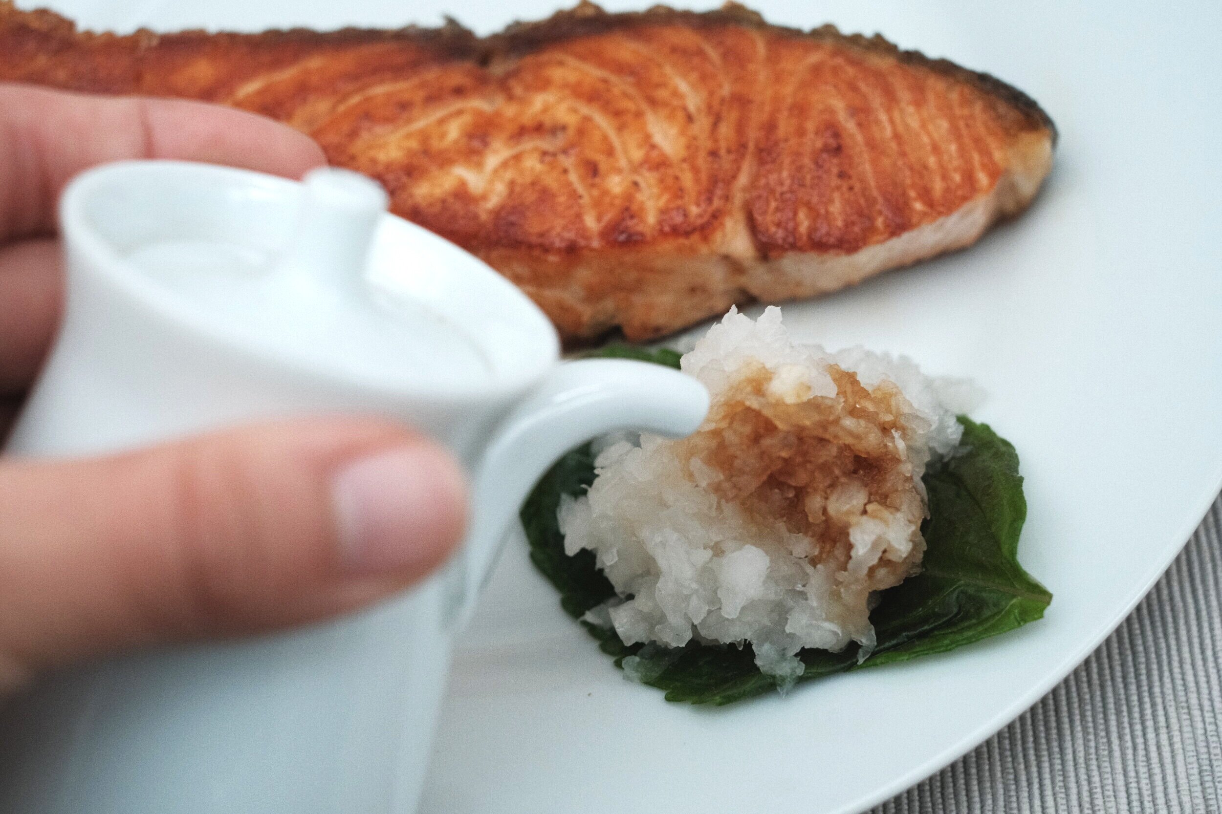 How to make delicious Daikon oroshi (grated Japanese white radish ...