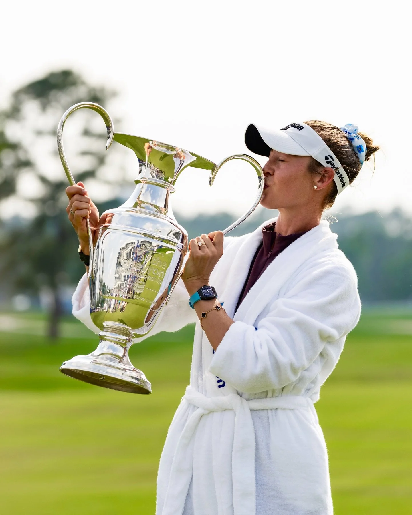 CHAMP!! @nellykorda wins the 26 Chevron Championship at Memorial Park in Houston.  What a week.  Mega heat, mega rain, mega fans, all-time major vibes!

Beyond grateful for this life.  What a journey it's been to get here.  A wild road that I wouldn'