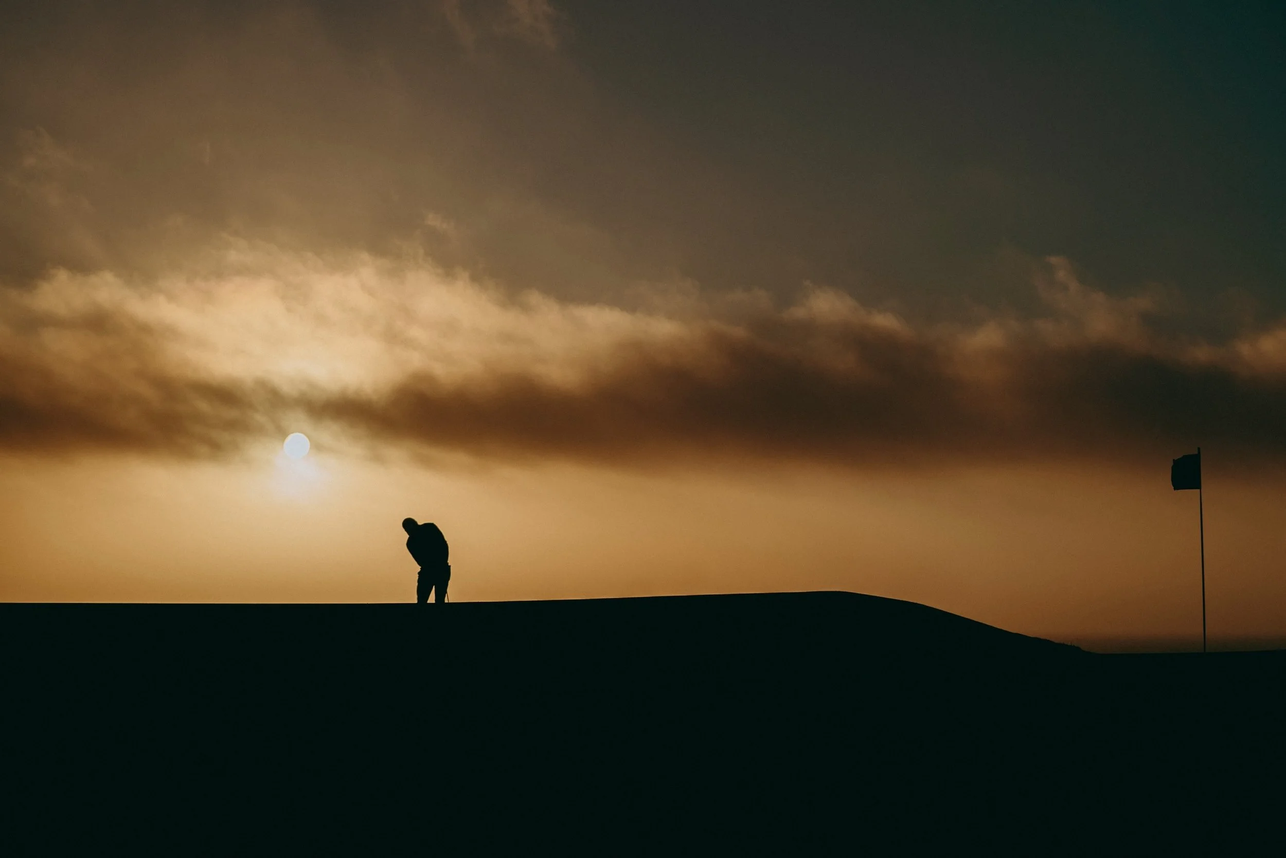 Throwback to the mood that was the 2020 U.S. Amateur at @bandondunesgolf .  This was the week that set in motion a trajectory I never dreamed of in my career.  I was hired last minute based on my tour caddy experience, some photos I shot for fun duri