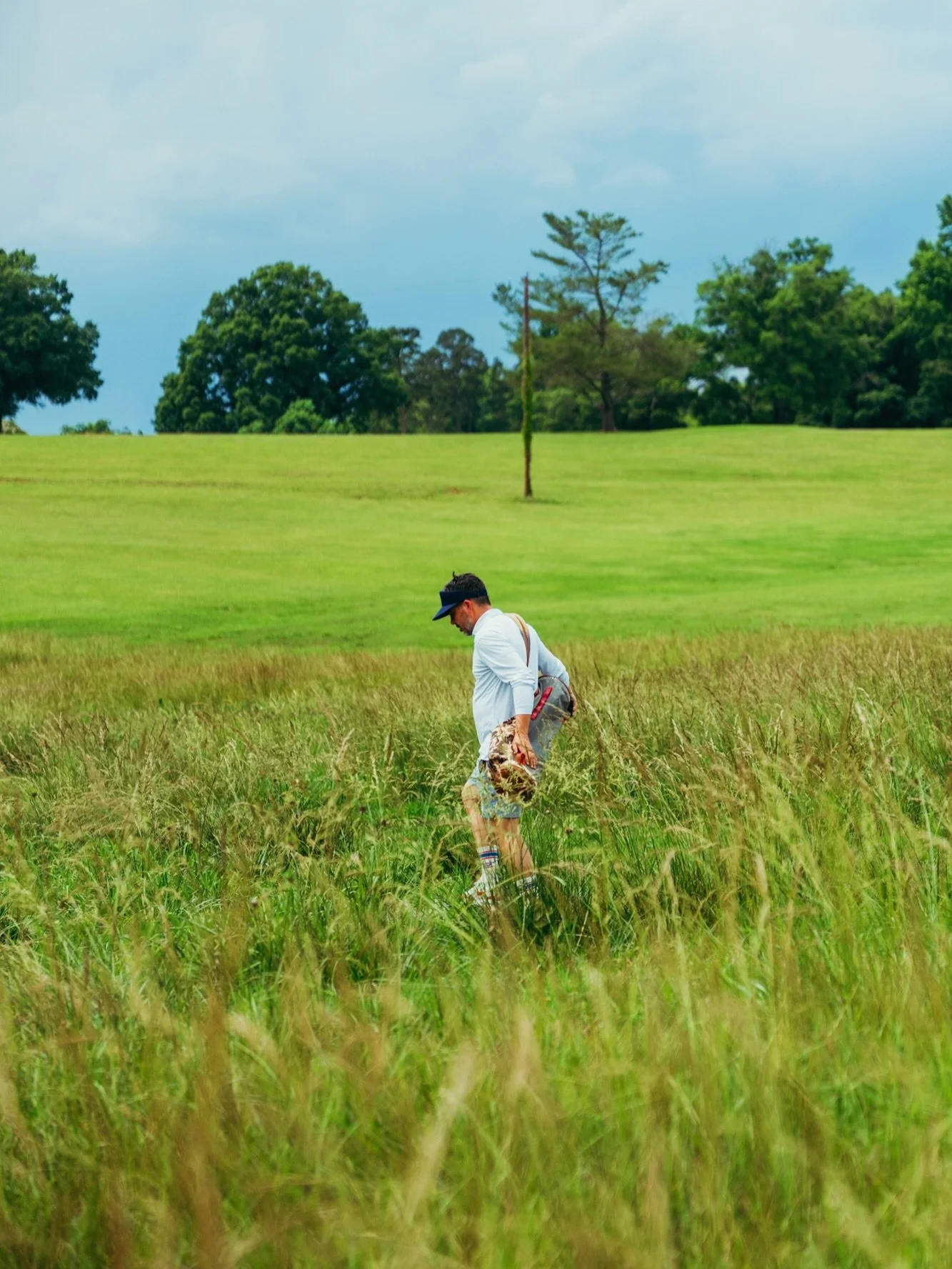 Welcome to @oldfieldgolf, a 6-hole par-3 absolute hang in The Triad of NC. 

Founded by @stephenjedwards of @twilightgolfnc and @matttullos , and designed by @smyerscraigandcoyne, the goal here was simple - affordable, community-forward, and ascetica