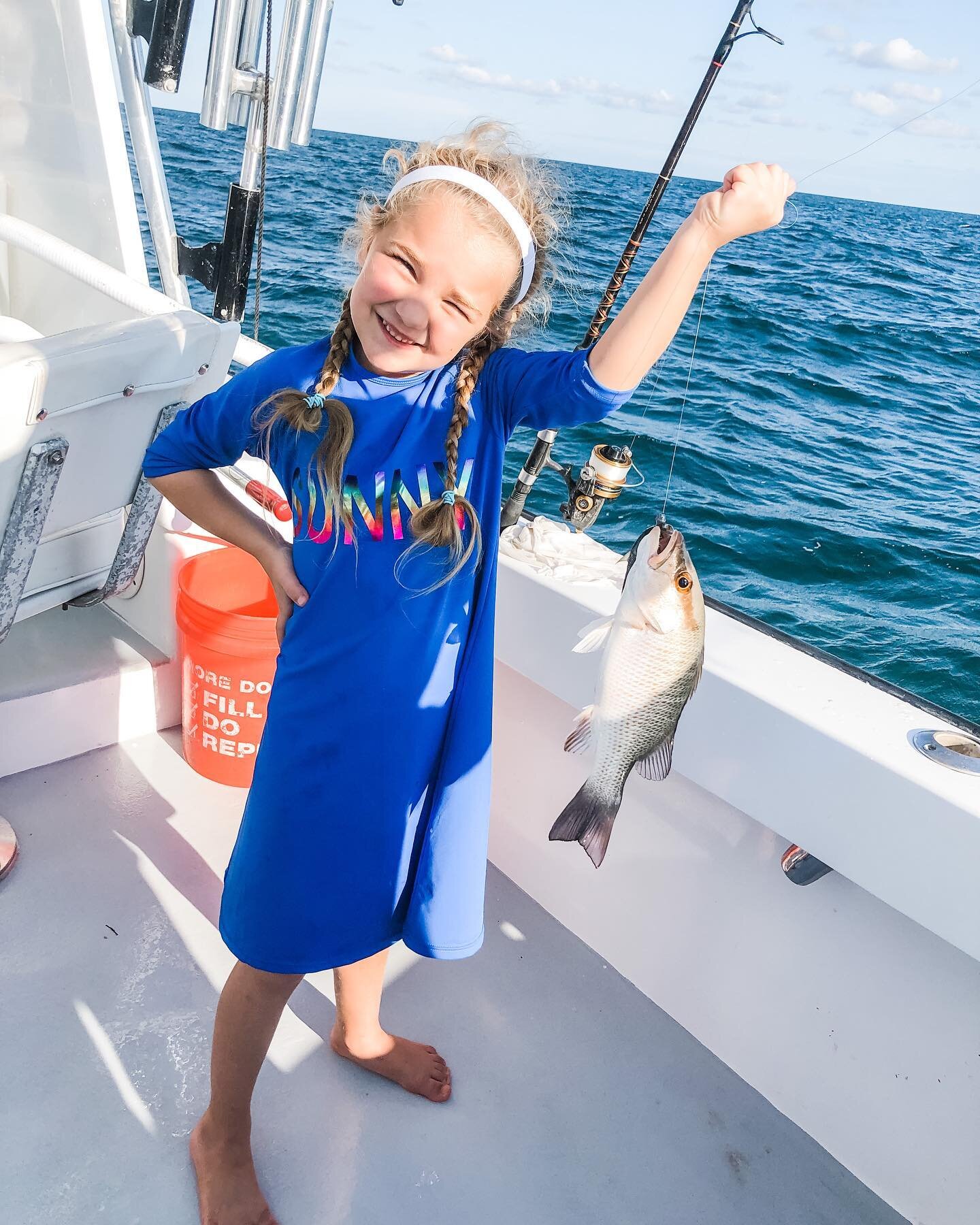 Got to take the family fishing, love to see the kids getting after it. 

#GUARANTEEDFISH 
&bull;
&bull;
#funfishing #takeakidfishing #offshore #keylargo #flkeys #charterboat #busdriver #waterpark #mm💯 #october #mangroves #animal #snappers #fishing #