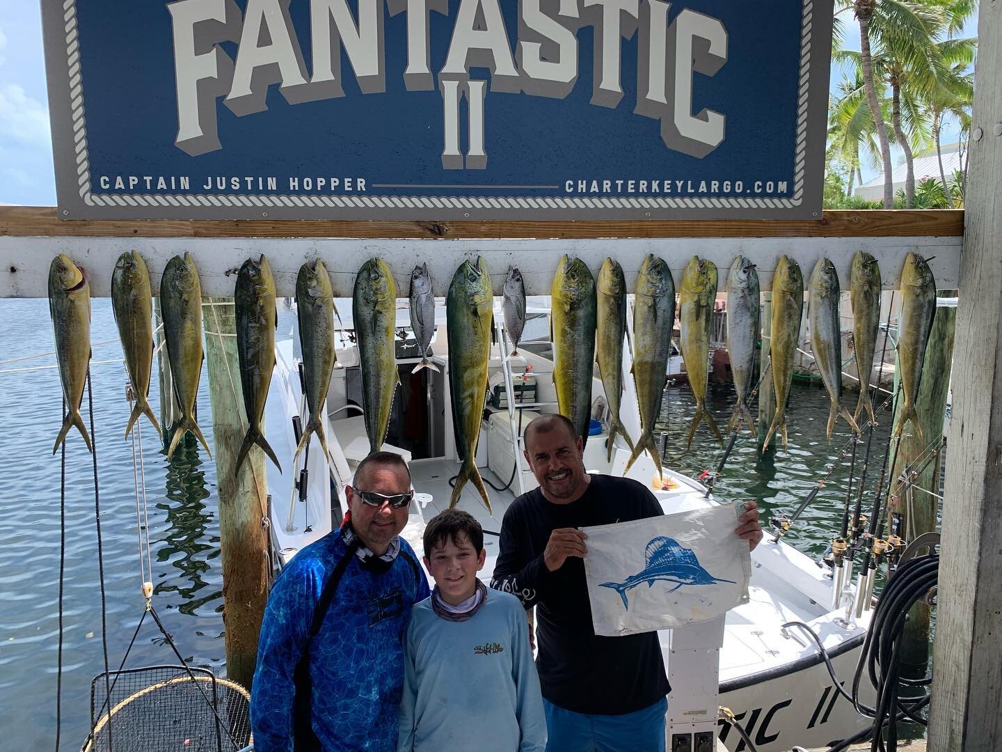 The guys stuck it out offshore in some sporty conditions, caught some mahi, tuna and a sailfish. 

&bull;#GUARANTEEDFISH 
&bull;
&bull;
#mahi #tuna #offshore #sailfish #keylargo #flkeys #charterboat #busdriver #waterpark #mm💯 #October #dolphinfish #