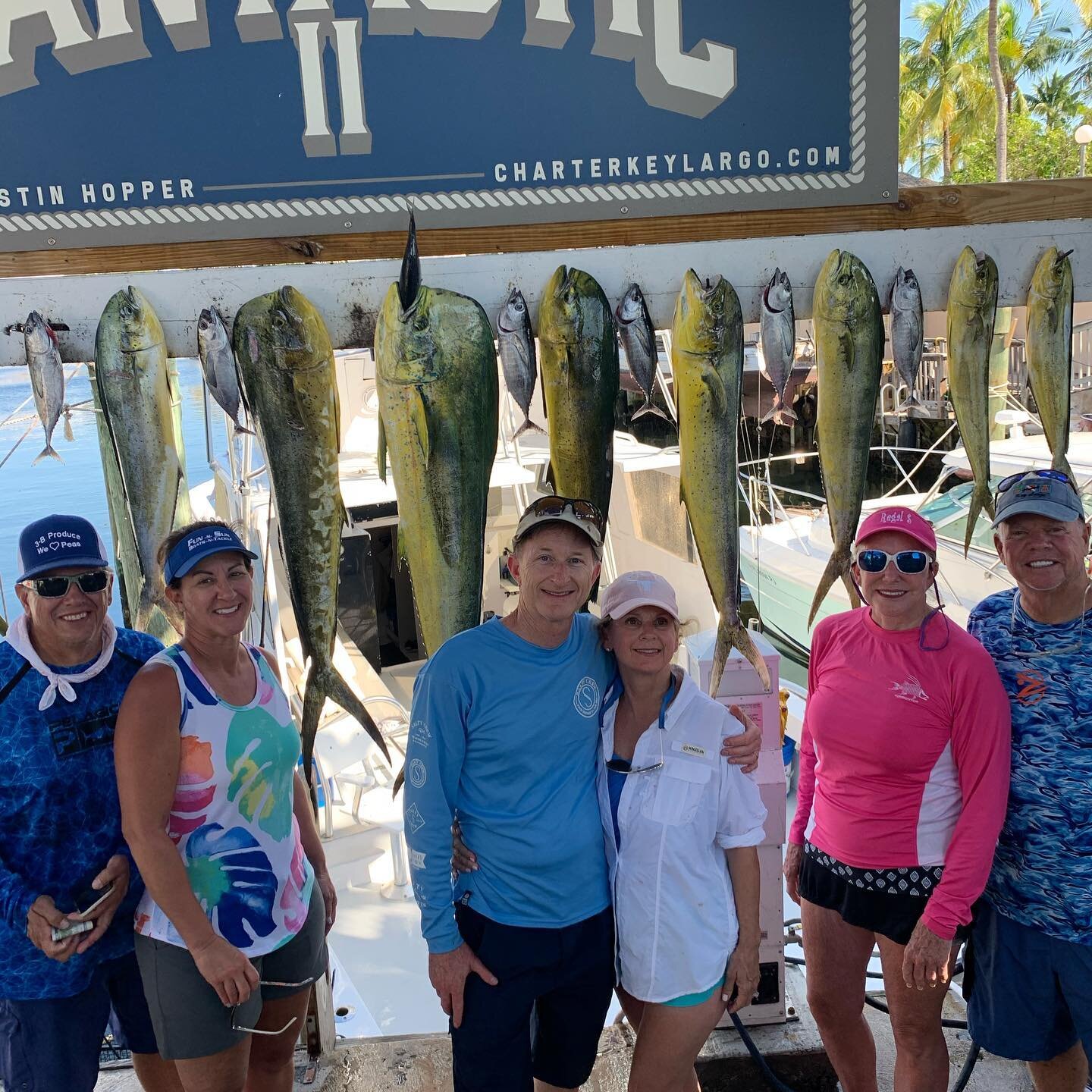 Found a few nice ones the other day with Larry and the Texas crew on the #Fantastic2 

&bull;#GUARANTEEDFISH 
&bull;
&bull;
#mahi #tuna #offshore #keylargo #flkeys #charterboat #busdriver #waterpark #mm💯 #september #dolphinfish #animal #slammer #fis