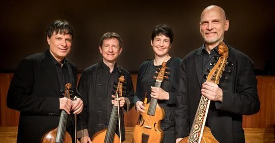 How many experienced goosebumps and shivers, caught up in the volatile flow between major and minor, or held the breath when pianissimo chords seemed to float in their own radiant firmament above us?