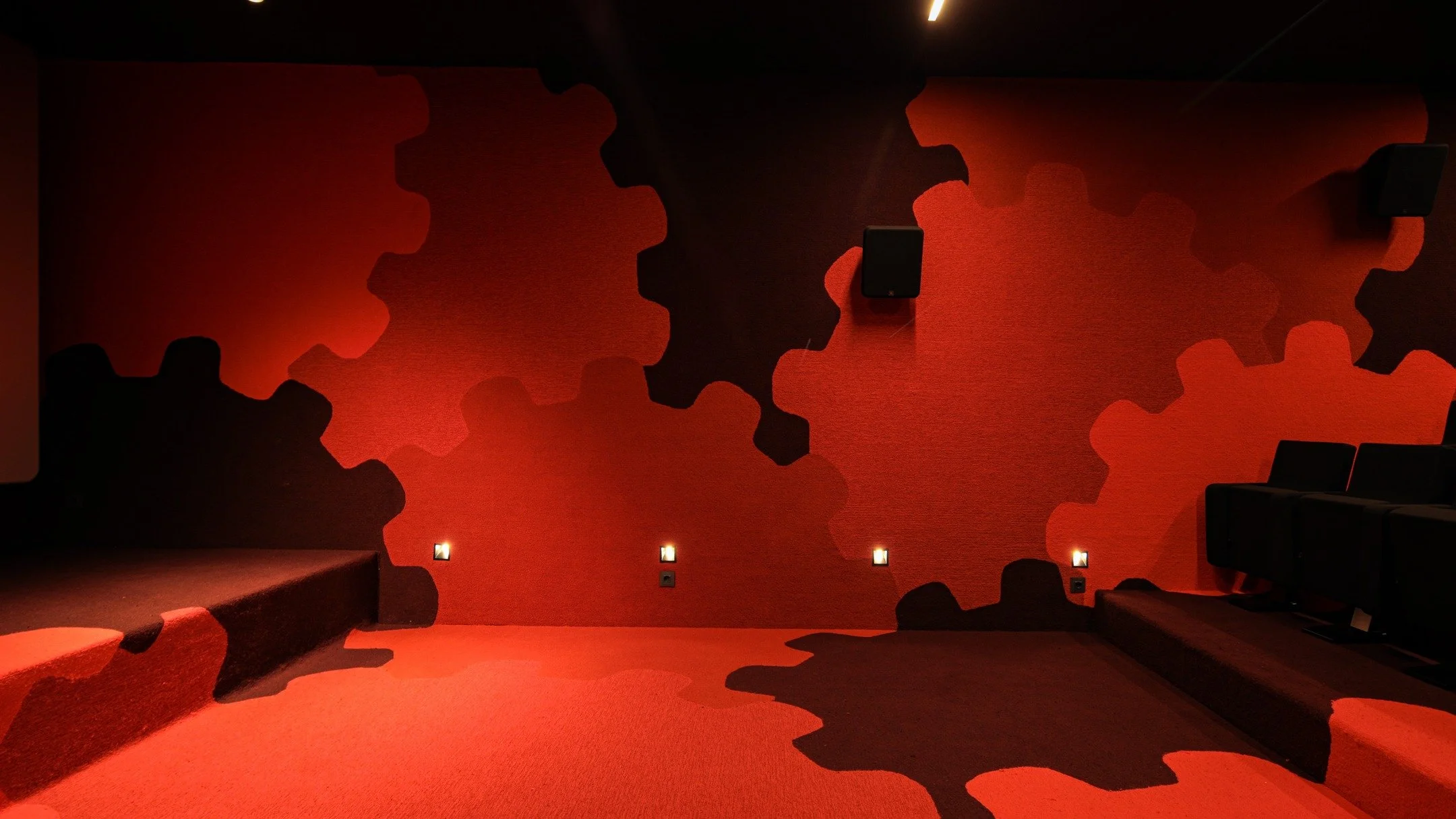 Re-GENERATOR, Zabok
Mini art-cinema
Developed in collaboration with graphic designer Marko Hrastovec, the floor and wall surfaces of the small art cinema are manufactured at the nearby reGalerija factory, articulating the space through material, text