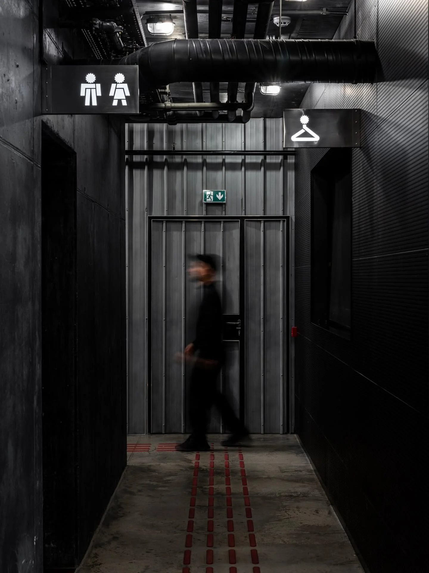 Re-GENERATOR, Zabok
Re-use strategies
Trapezoidal sheet metal from the roof is reintroduced into the interior &ndash; both as wall cladding and as formwork for cast-in-place concrete walls. Its presence, as both imprint and inverse, carries traces of
