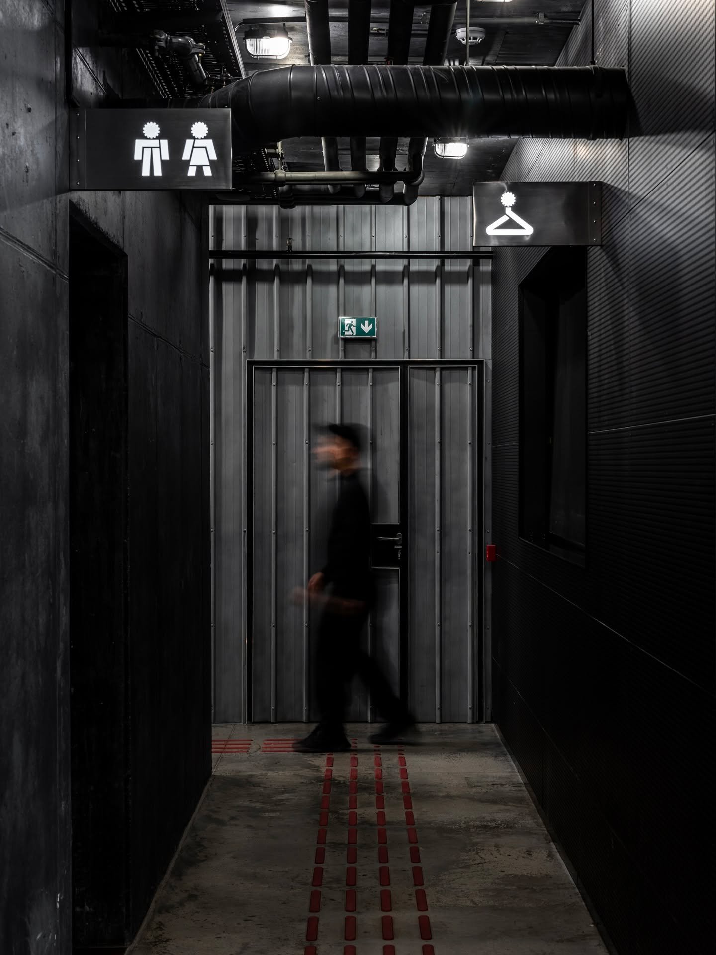 Re-GENERATOR, Zabok
Re-use strategies
Trapezoidal sheet metal from the roof is reintroduced into the interior &ndash; both as wall cladding and as formwork for cast-in-place concrete walls. Its presence, as both imprint and inverse, carries traces of