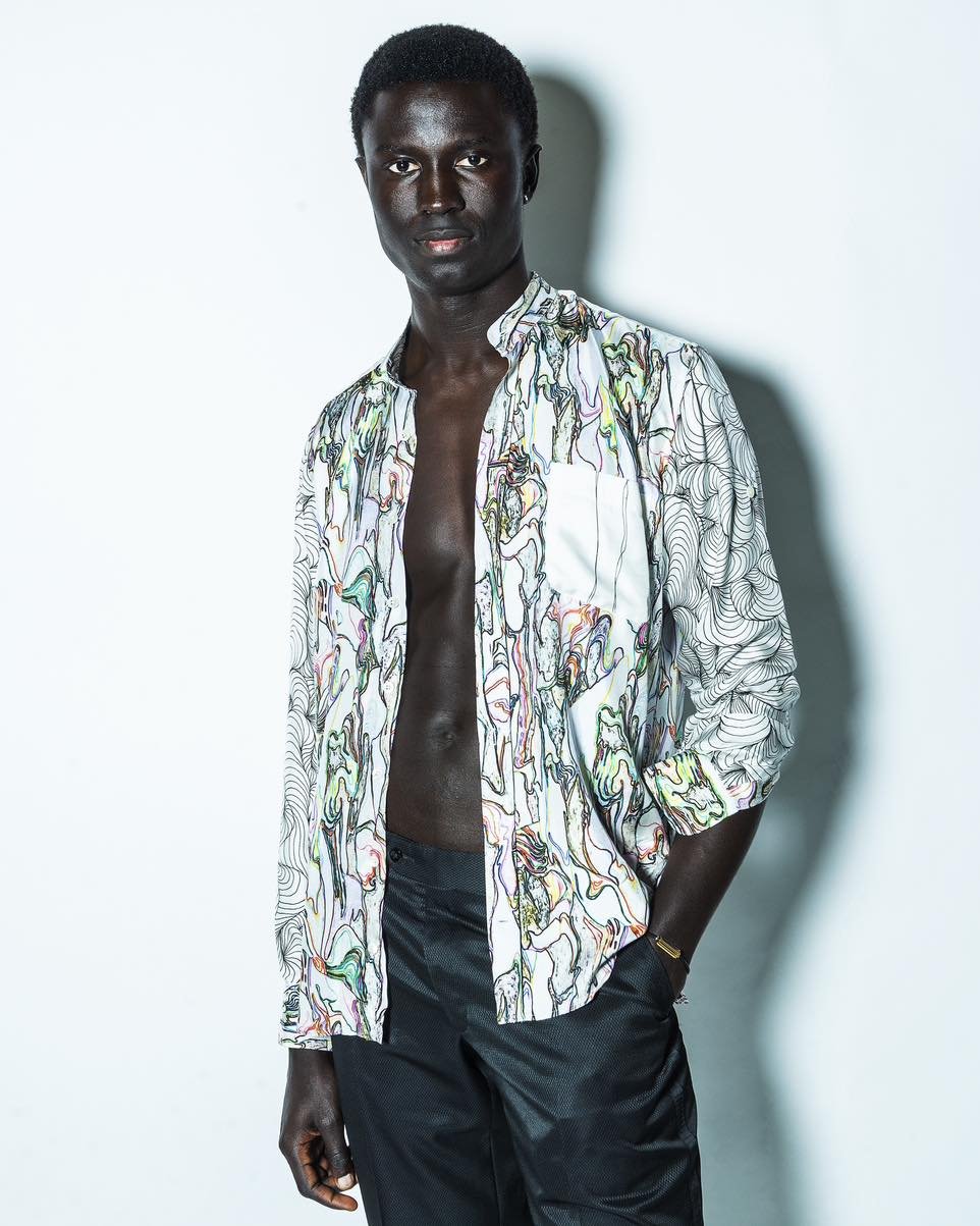 Silk for summer ☁️

Un mix d&rsquo;imprim&eacute;s exclusifs de la marque con&ccedil;us par notre ch&egrave;re @stereotypecreation sur une chemise en soie.

Mod&egrave;le @itsmichael_mike
Photographe @clementdecoster 

#AuxCorpsAnonymes #Menswear #Me