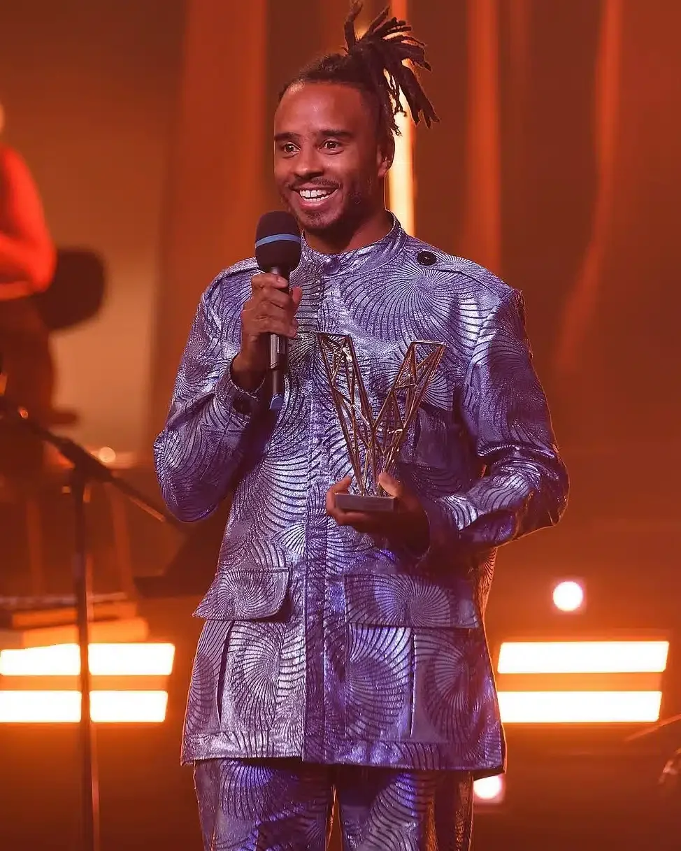 Arnaud Dolmen habillé par Aux Corps Anonymes pour les Victoires du Jazz 2025