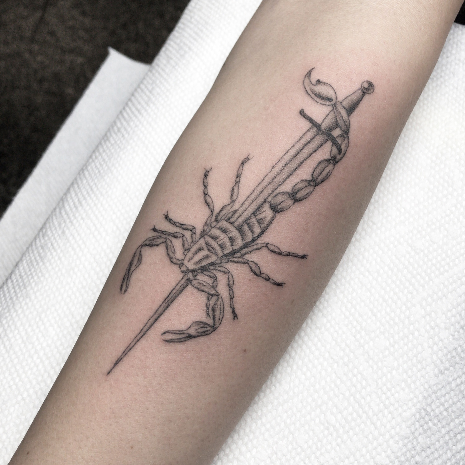 Oahu_Tattoo_Hawaii_SingleNeedle_Scorpion_1.jpg