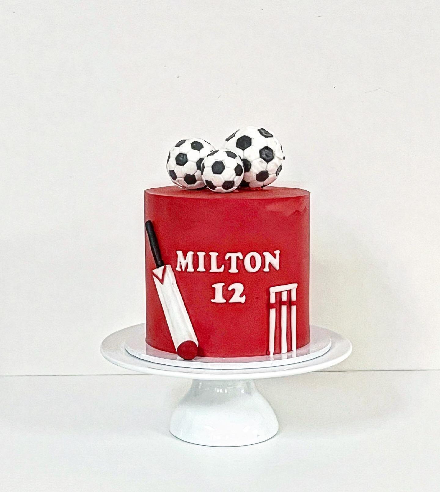For Milton ⚽️ 🏏 
.
.
.
.
.
.
.
.
.
.
#vanillabutter_cakes  #cakesofinstagram #cakes #cakestagram #cakessydney #sydneybaker #cakedesign #sydneycakes #igcakes #sydneynorthshore #cakeoftheday #cakesofsydney #cakestyling  #buttercreamcake #swissmeringue
