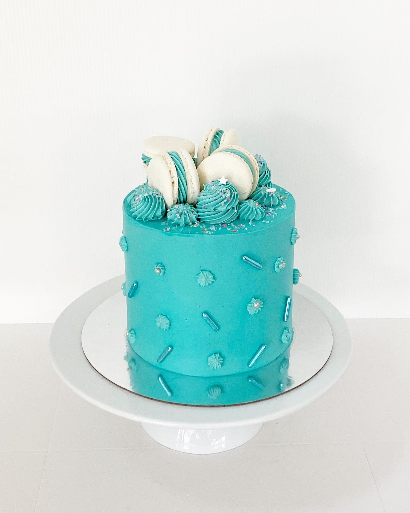 Mini turquoise babe 
.
.
.
.
.
.
.
.
.
.
#vanillabutter_cakes  #cakesofinstagram #cakes #cakestagram #cakessydney #sydneybaker #cakedesign #sydneycakes #igcakes #sydneynorthshore #cakeoftheday #cakesofsydney #cakestyling  #buttercreamcake #swissmerin