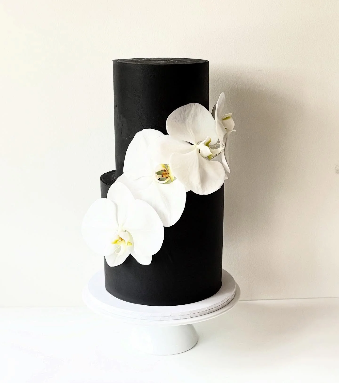 Black &amp; White 🖤🤍
.
.
.
.
.
.
#cakesofinstagram #cakessydney #sydneybaker #cakedesign #sydneycakes #sydneynorthshore #cakeoftheday #cakesofsydney