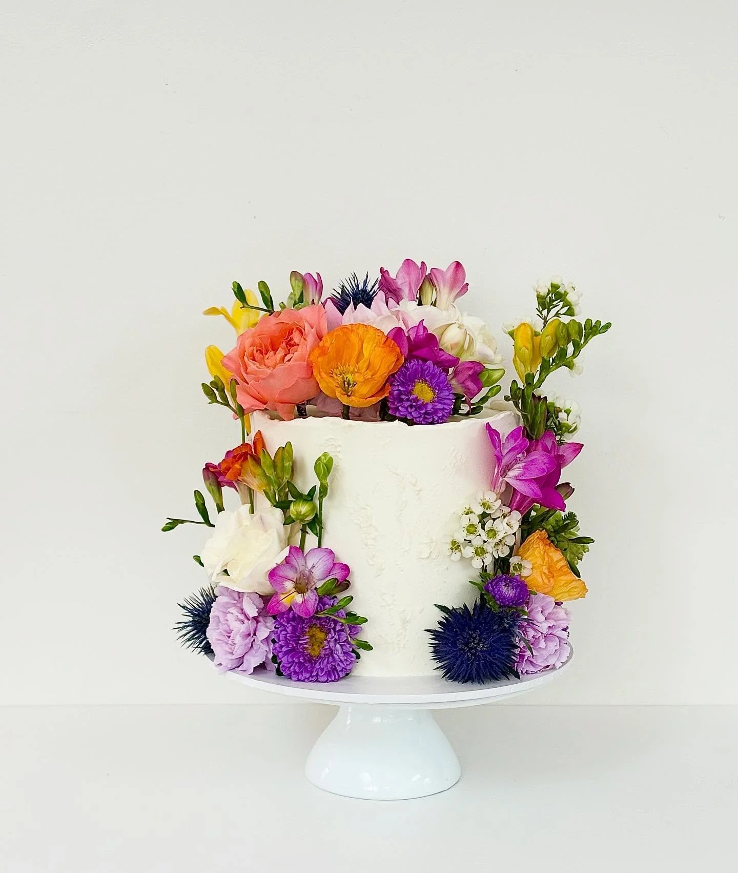 Spring florals for Zali&rsquo;s 18th 🌸 
Gorgeous florals from @wahroongaflowershoppe always! 

.
.
.
.
.
.
#cakesofinstagram #cakessydney #sydneybaker #cakedesign #sydneycakes #sydneynorthshore #cakeoftheday #cakesofsydney