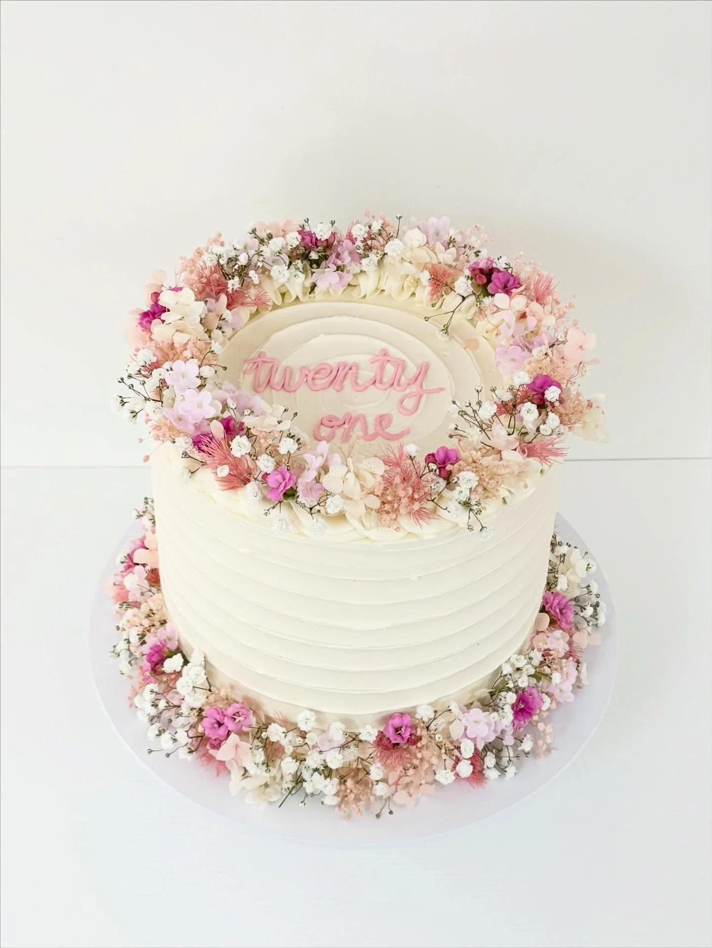 Isn&rsquo;t she dainty? 💕
.
.
.
.
.
.
#cakesofinstagram #cakessydney #sydneybaker #cakedesign #sydneycakes #sydneynorthshore #cakeoftheday #cakesofsydney