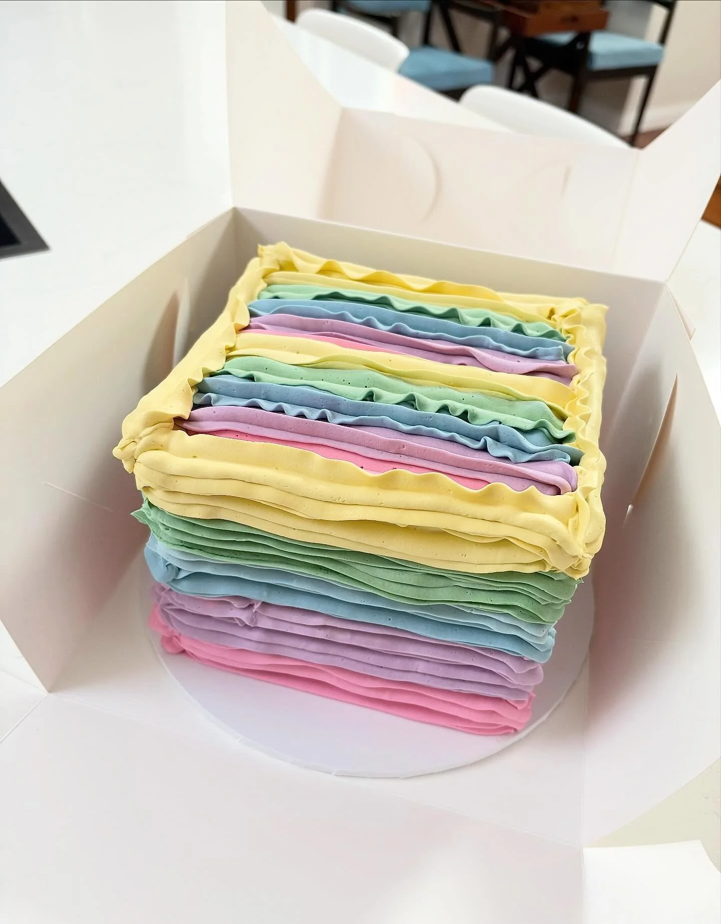 A cute little rainbow square for a special 4th bday 🌈 
.
.
.
.
.
#cakesofinstagram #cakessydney #sydneybaker #cakedesign #sydneycakes