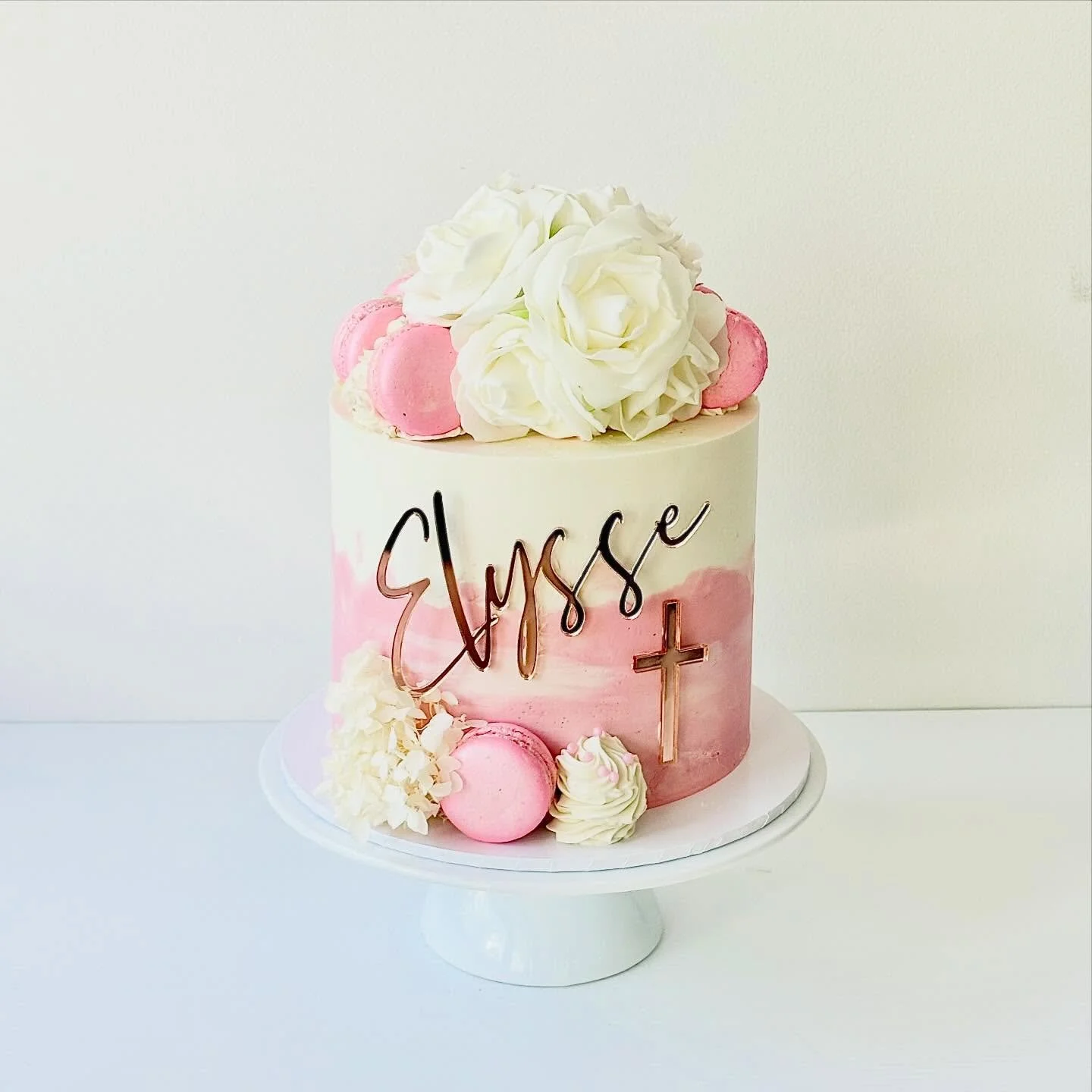 Elysse&rsquo;s Christening ✨
.
.
.
.
.
#cakesofinstagram #cakessydney #sydneybaker #cakedesign #sydneycakes