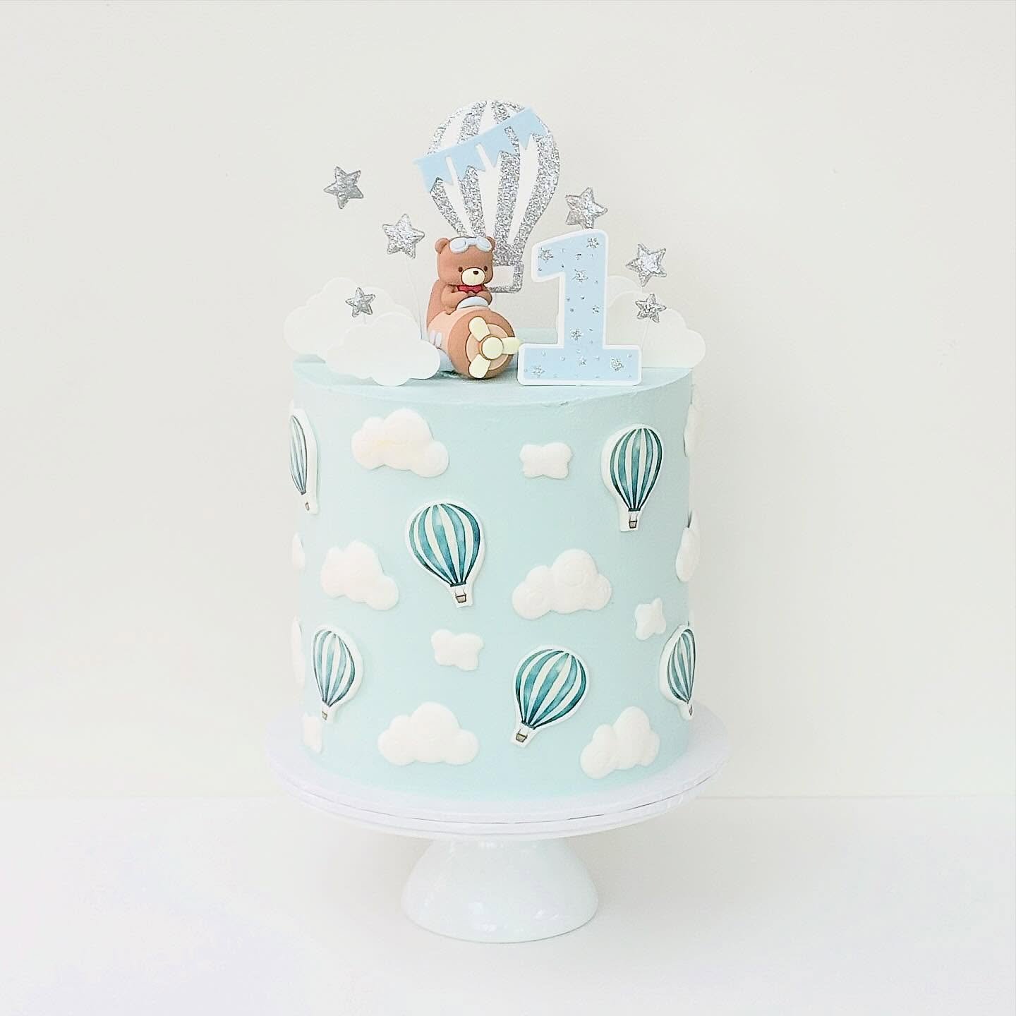 Floating into year ONE! 
.
.
.
#cakesofinstagram #cakessydney #sydneybaker #cakedesign #sydneycakes