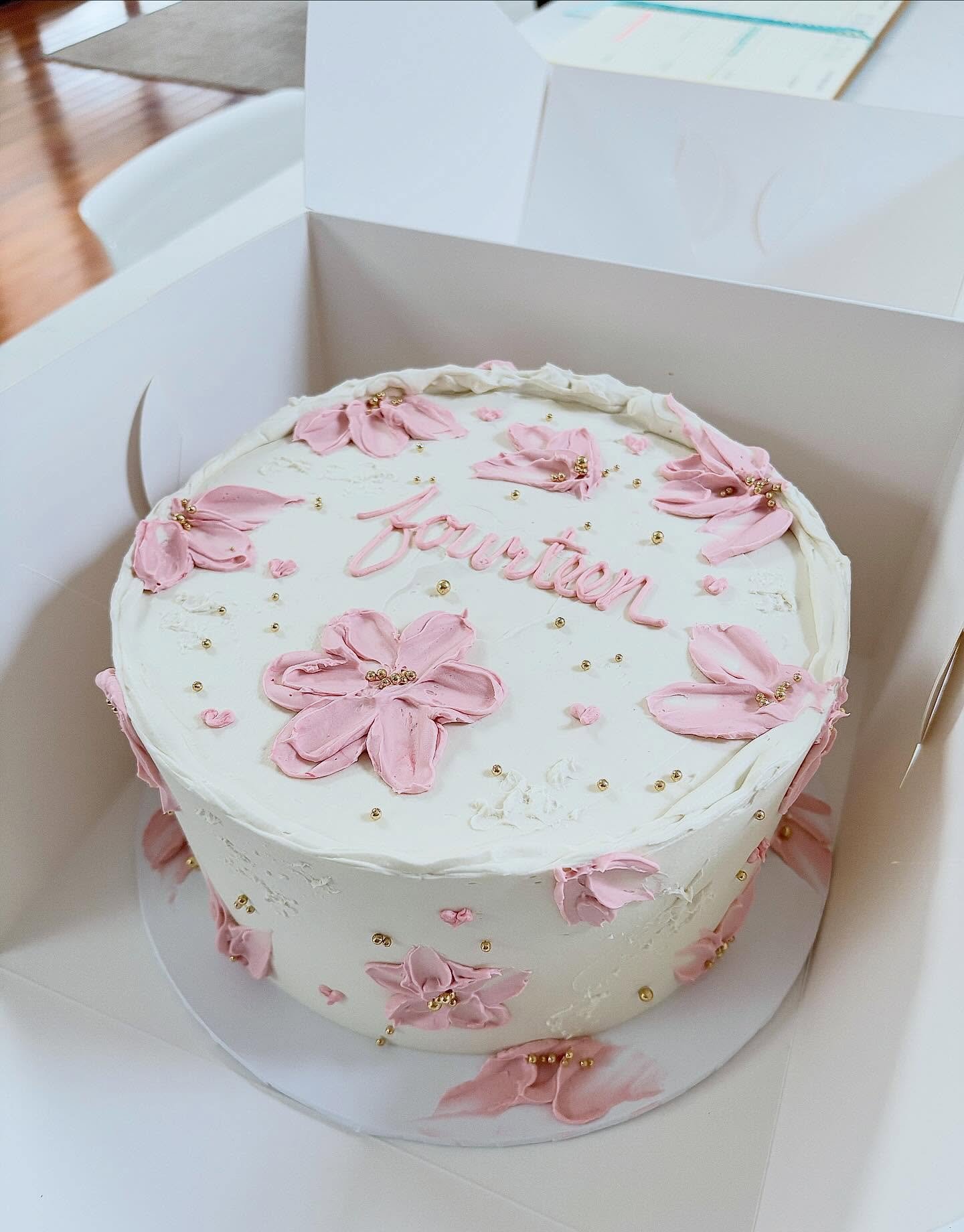 Fourteen 🎂🌸
.
.
.
.
#cakesofinstagram #cakessydney #sydneybaker #cakedesign #sydneycakes
