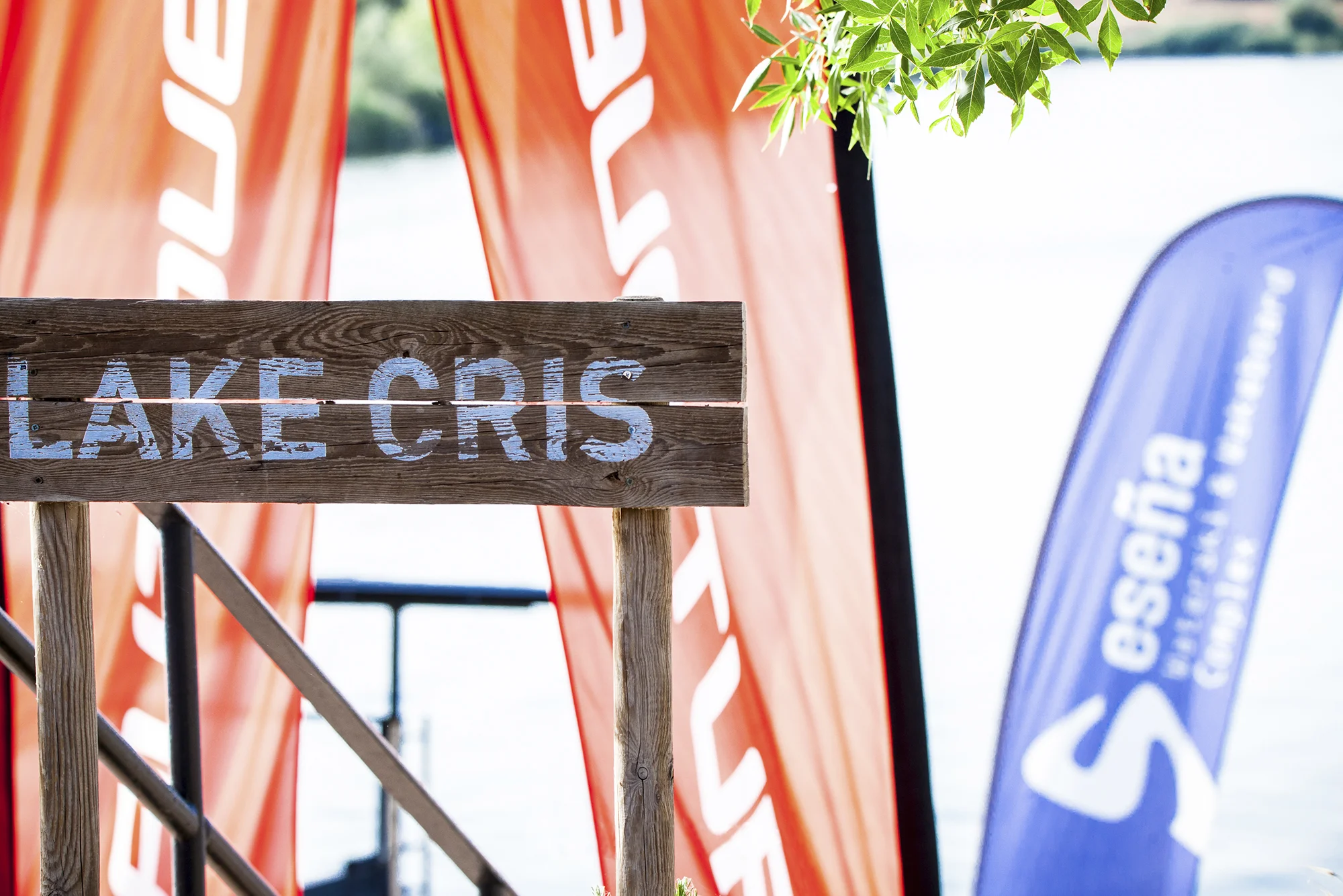 En BOTASKI Seseña Waterski Complex creen que el esquiador es el protagonista y por eso trabajan para que tenga las mejores condiciones posibles, por ello han confiado en Nautique , una empresa dedicada durante 90 años al diseño y evolución de embarcaciones de esquí náutico. At BOTASKI Seseña Waterski Complex the skier is the main priority and the Botas team focuses on giving the skier the best possible experience. This includes pulling every skier with the best boats in water skiing, the Ski Nautique. Nautique is a company dedicated in designing the finest waterski boats in the world for over 90 years.