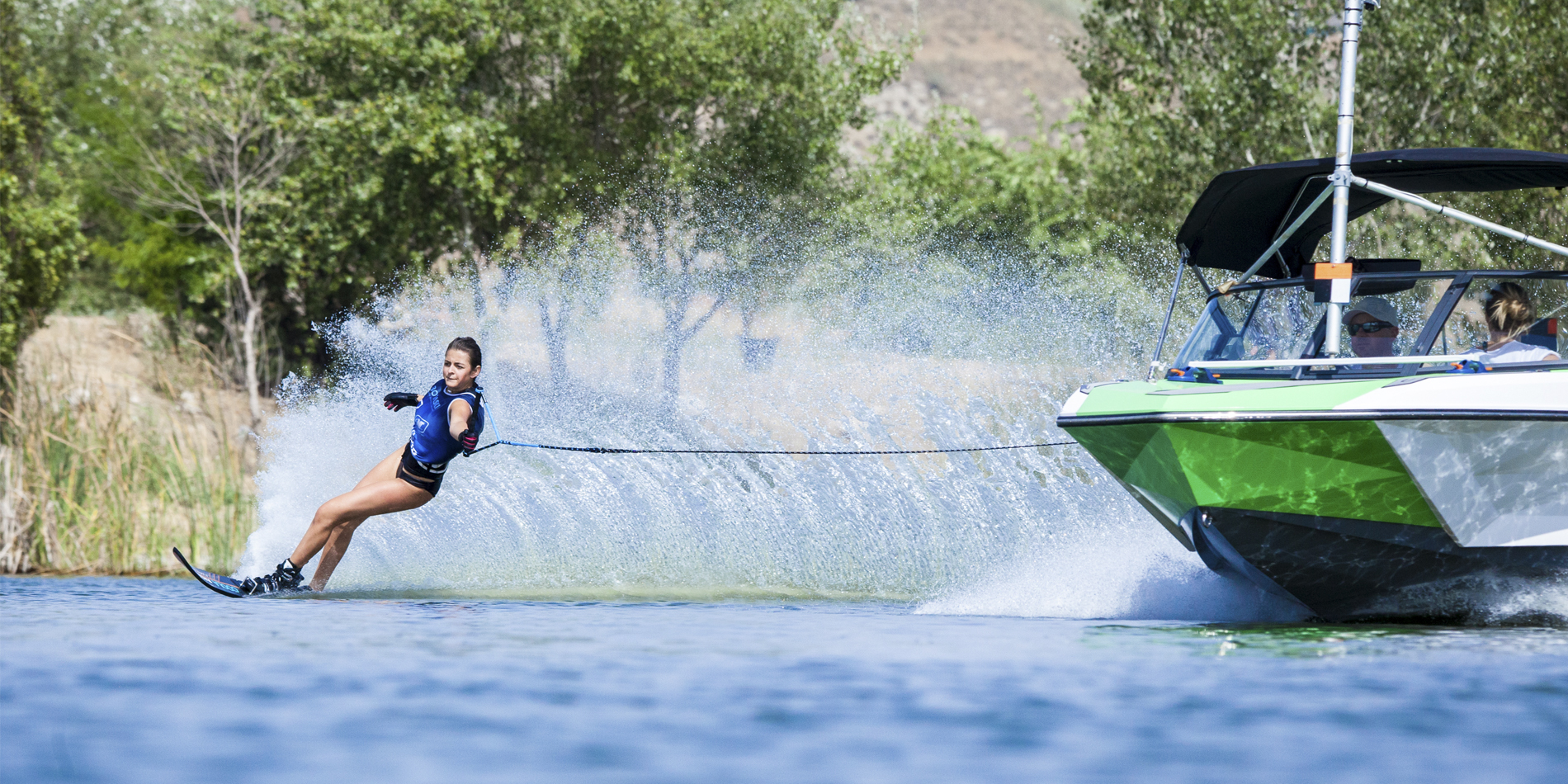 En BOTASKI Seseña Waterski Complex creen que el esquiador es el protagonista y por eso trabajan para que tenga las mejores condiciones posibles, por ello han confiado en Nautique , una empresa dedicada durante 90 años al diseño y evolución de embarcaciones de esquí náutico. Todo ello les ha llevado a crear la nueva Ski Nautique 2019, consideraba por los expertos, la mejor embarcación para la práctica del esquí náutico. At BOTASKI Seseña Waterski Complex the skier is the main priority and the Botas team focuses on giving the skier the best possible experience. This includes pulling every skier with the best boats in water skiing, the Ski Nautique. Nautique is a company dedicated in designing the finest waterski boats in the world for over 90 years, resulting the best waterski boat in the market, the all new Ski Nautique 2019.