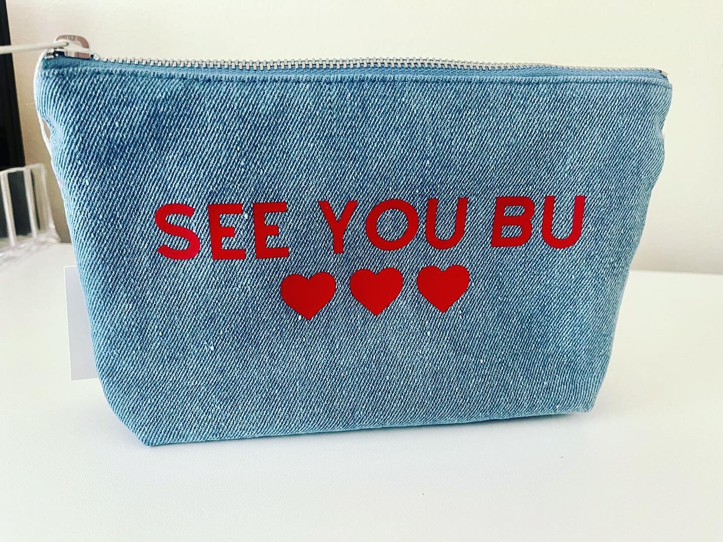 Graduation Swag🎓🧑🏽&zwj;🎓
#graduation #2023 #gifts #favors #personalized #makeupbag #makeupcase #travelbag #bostonuniversity #college #highschool #graduate #swag #swagbag #corbinstyle