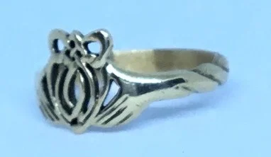 JVD Ladies' Claddagh Ring close-up 3.jpg
