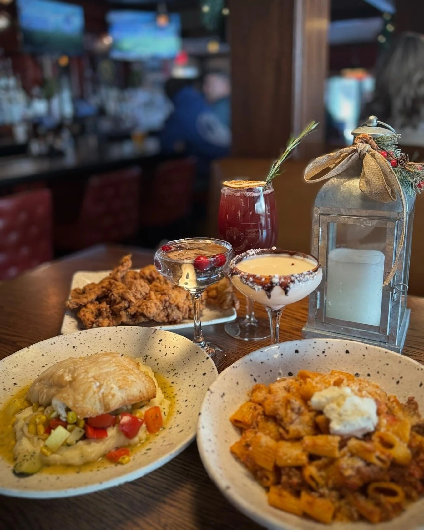 ✨ Weekend Specials at Johnny&rsquo;s! ✨
Cocktails: Peppermint Bark Martini | White Cranberry Cosmo | Holiday Red Sangria | Elphaba&rsquo;s Wicked Sour | Glinda&rsquo;s Wicked Sweet
Entrees: Country Fried Steak Fingers | Salmon Burger | French Dip | B