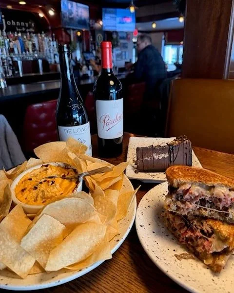 Cheers to the first weekend of the New Year 🥂Kick off 2026 with comfort classics, seasonal cocktails, and hearty winter favorites at Johnny&rsquo;s Bar &amp; Grille!
🍸 COCKTAILS: Peppermint Bark Martini | White Cranberry Cosmo | Holiday Red Sangria