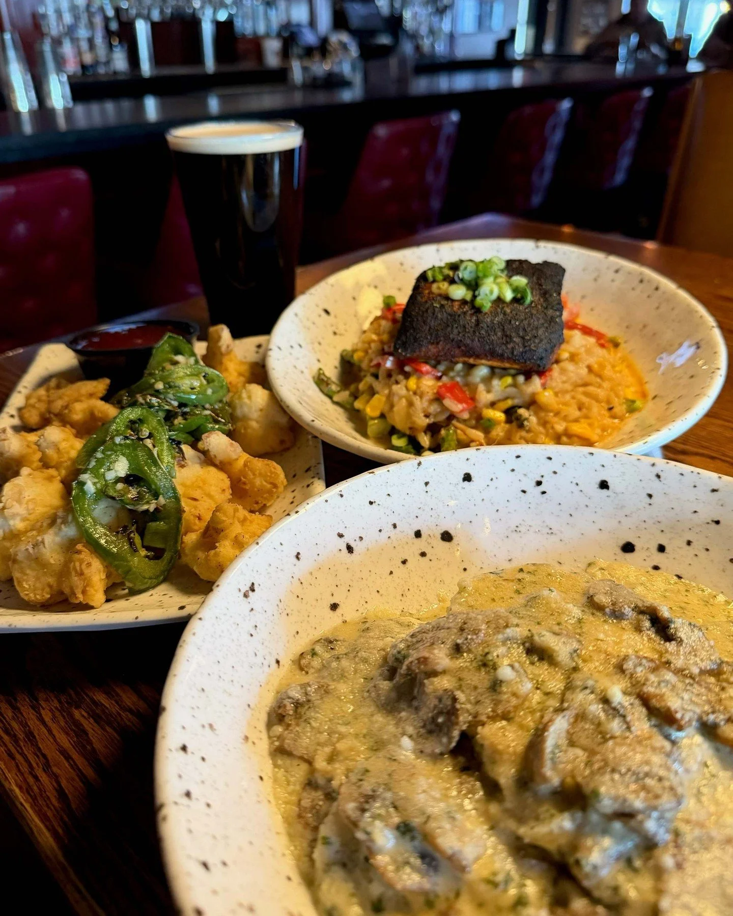 🌟Your weekend plans just got a whole lot tastier! Check out what&rsquo;s cooking at Johnny&rsquo;s Bar &amp; Grille!🍽️

🍹 COCKTAILS: White Cranberry Cosmo | Holiday Red Sangria
🥣 SOUP OF THE MOMENT: Tomato Bisque
🍽 APPETIZERS &amp; ENTREES: Frie
