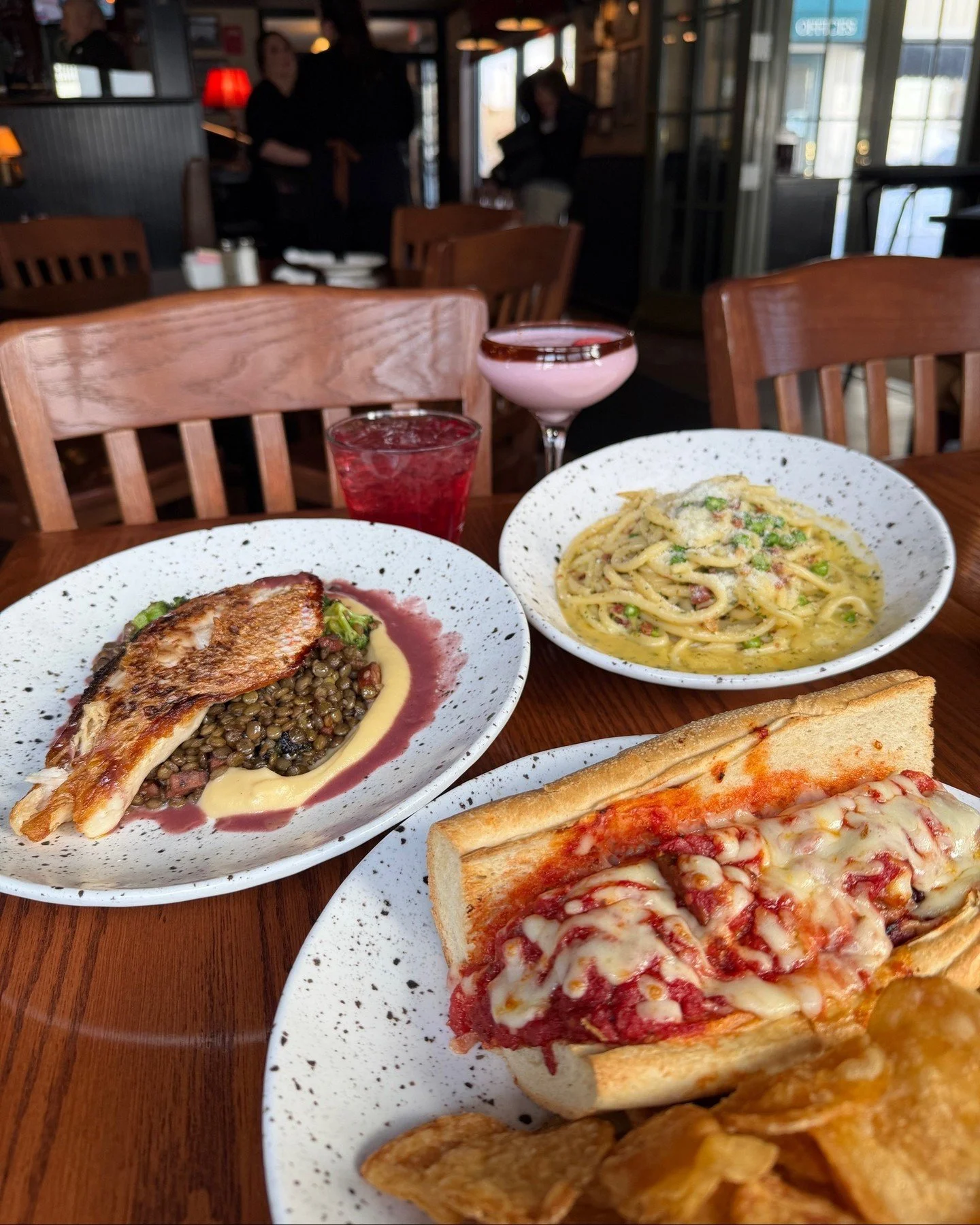 🏈 Big Game Weekend is here!
Order Johnny&rsquo;s for your watch party or join us in-house and enjoy our weekend specials, handcrafted cocktails, and desserts!

🍓COCKTAILS🍓
Chocolate Covered Strawberry | Kiss and Tell | White Cranberry Cosmo
 
🍽️T