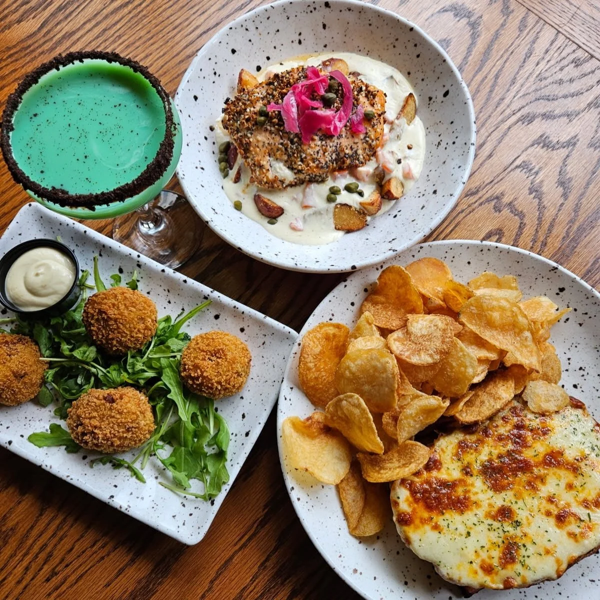 ✨ Weekend specials are here and they won&rsquo;t last long.

Join us for handcrafted cocktails, chef-driven features, and desserts worth saving room for. Stop in and enjoy them while they&rsquo;re here.

🍸 COCKTAILS 🍸
Thin Mint Martini | Kiss &amp;