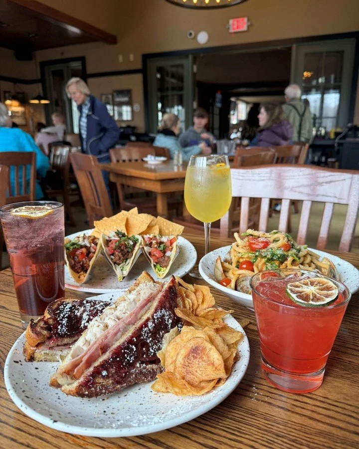 Hop into Johnny&rsquo;s this Easter weekend! 🍹🦐 From zesty cocktails to indulgent entrees and decadent desserts, we&rsquo;ve got your weekend cravings covered!

🍹 Cocktails: Kiss &amp; Tell -  Island Hopper
🥣 Soup of the Moment: Chicken Noodle
🍽