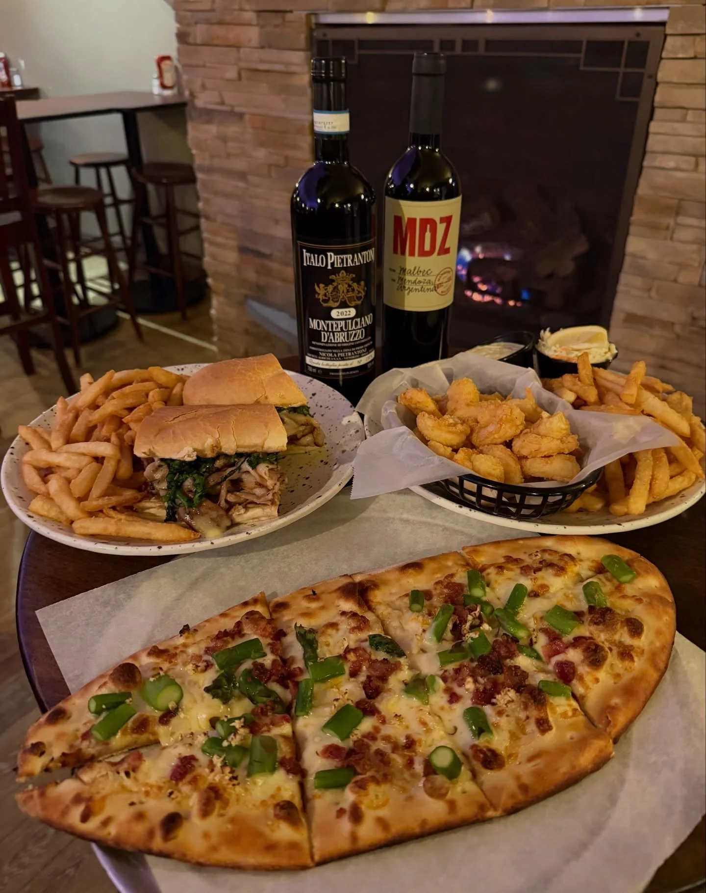 Weekend plans just got better 🔥 Join us at Johnny&rsquo;s!

🍸 Cocktails: Kiss &amp; Tell | Island Hopper | Penicillin
🍲 Soup of the Moment: Beef &amp; Vegetable
🥗 Start Here: Hadley Grass Flatbread
🍽️ Mains: Fried Shrimp Dinner | French Dip | Po