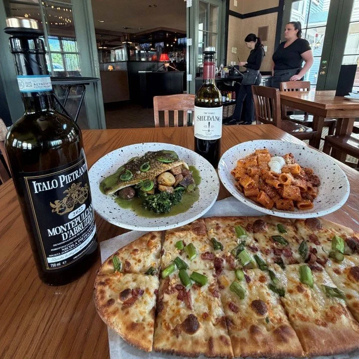 This weekend&rsquo;s specials are locked and loaded at Johnny&rsquo;s Bar &amp; Grille! Come try it all for yourself!🍹🍽️

🍹 Cocktails: Kiss &amp; Tell | Island Hopper | Penicillin
🥣 Soup of the Moment: Creamy Artichoke Spinach
🍽️ Entr&eacute;es: