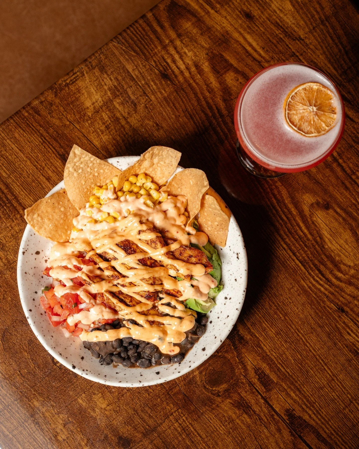 Blackened chicken, jasmine rice, corn, black beans, avocado, pico de gallo, spicy aioli.
 Basically everything you want in one bowl! Plus a cute drink that pairs perfectly!
#johnnysbarandgrille
