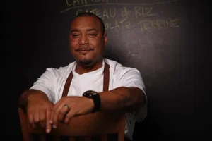 Dre Neeley 
Direcor
Dre Nelley crafts dishes based on diverse influences, from his Southern roots, cuisines encountered traveling as a military brat and in various kitchen roles in and around Seattle. He believes in using seasonal, local ingredients 
